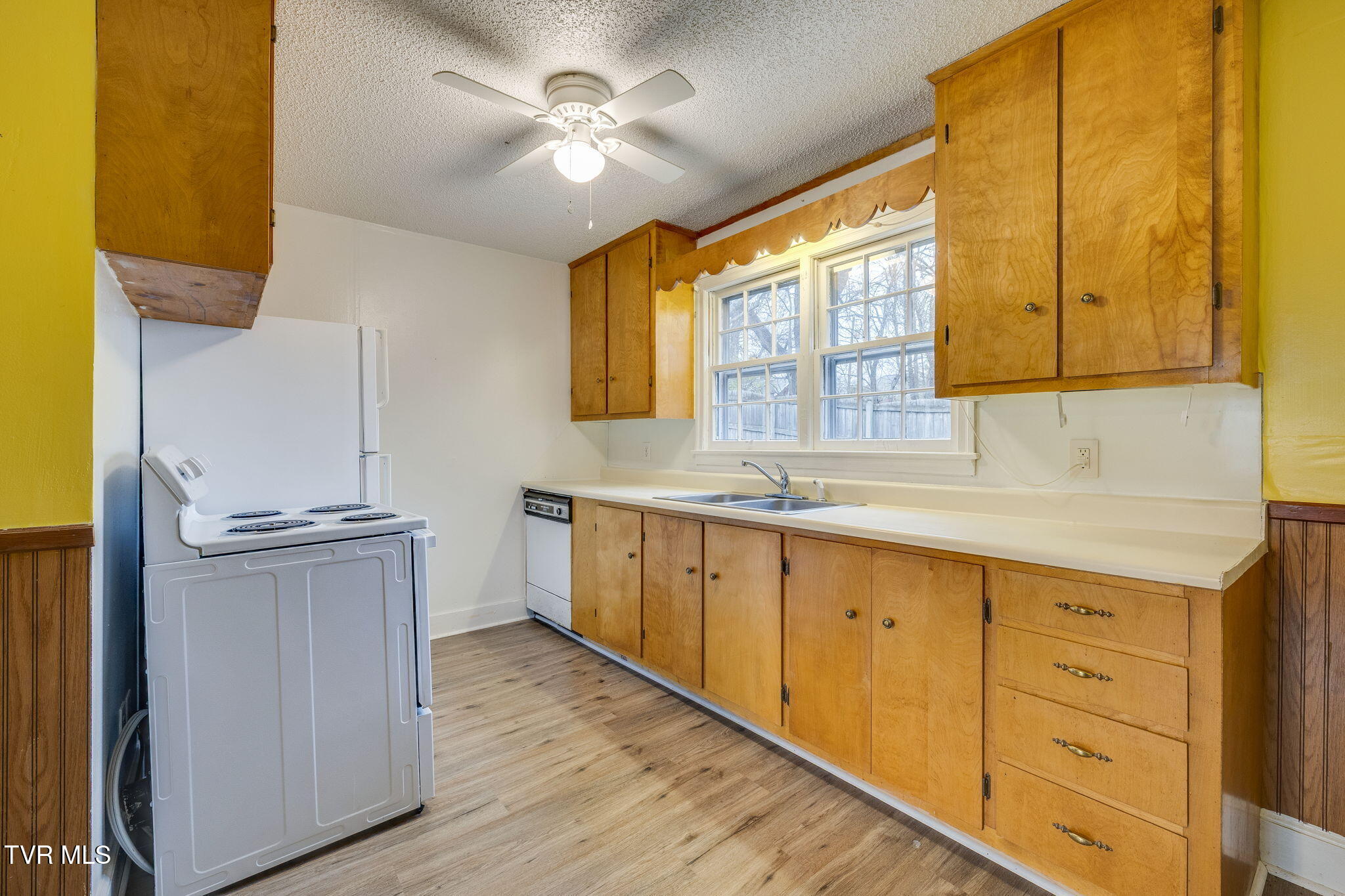 813 Haynes Street Bristol, TN 37620 - Photo 12 of 38 011