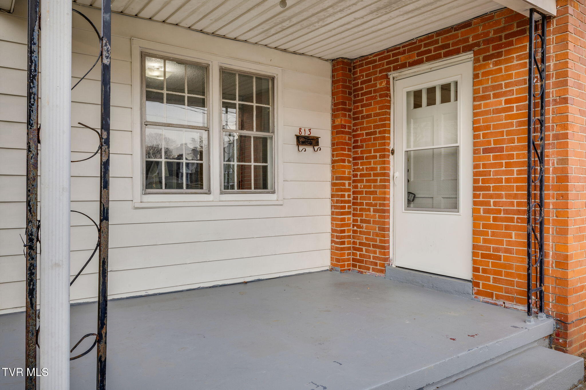 813 Haynes Street Bristol, TN 37620 - Photo 5 of 38 004