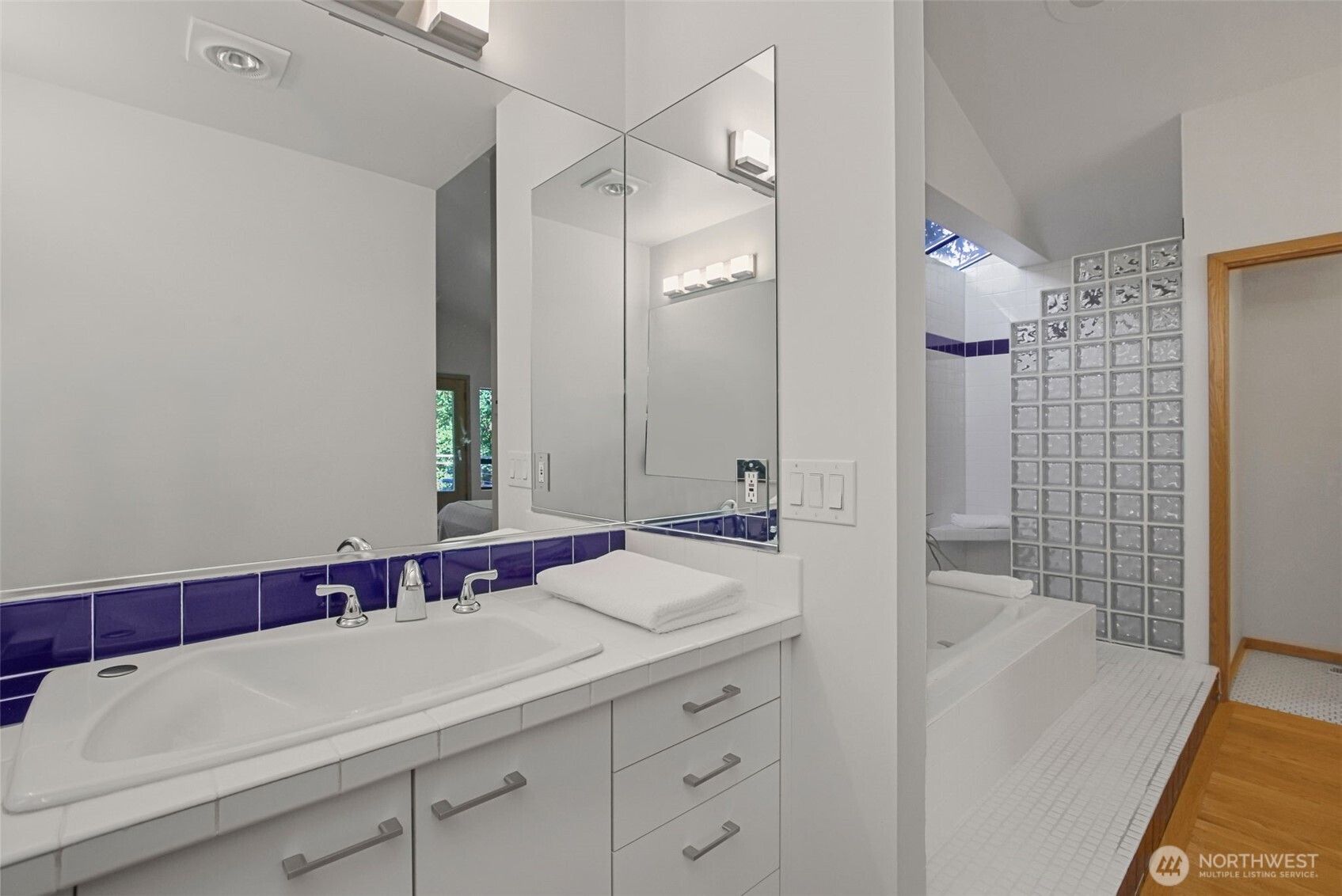 26530 Lake Fenwick Road South Kent, WA 98032 - Photo 22 of 36 Gallery Image 22