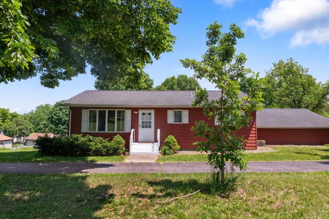 $255,000 | 829 West Madison Street, St. Peter, MN 56082
