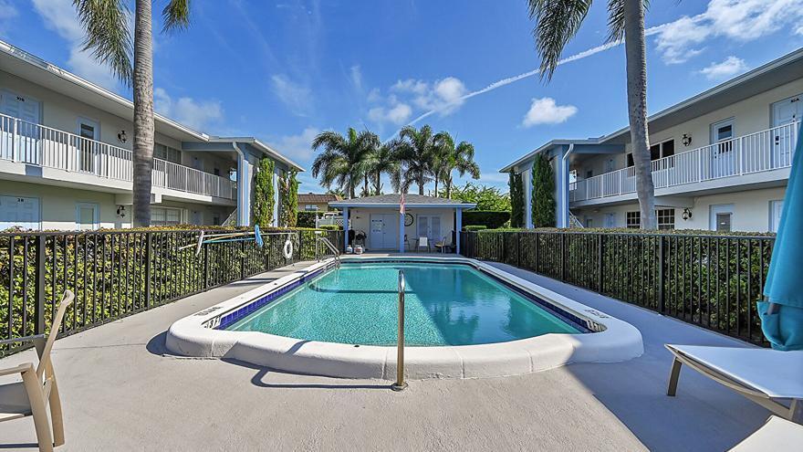 2110 Northeast 42nd Street, Unit 2B Lighthouse Point, FL 33064 - Photo 23 of 31 Pool