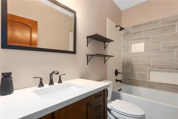 $690,000 | 11112 East 227th Street, Peculiar, MO 64078