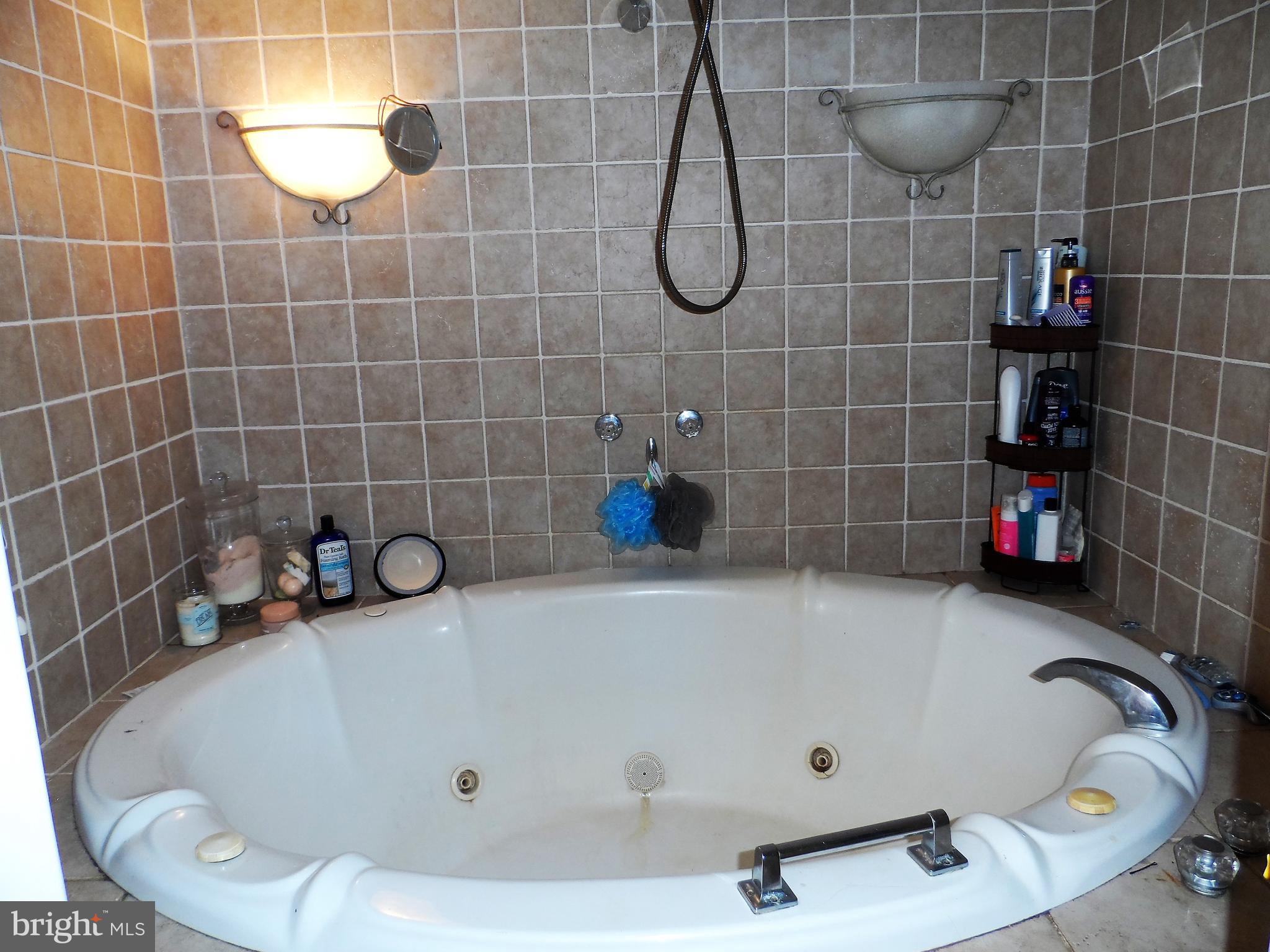 562 Riverside Drive Pasadena, MD 21122 - Photo 13 of 18 Separate Jucuzzi Jet Soaking Tub