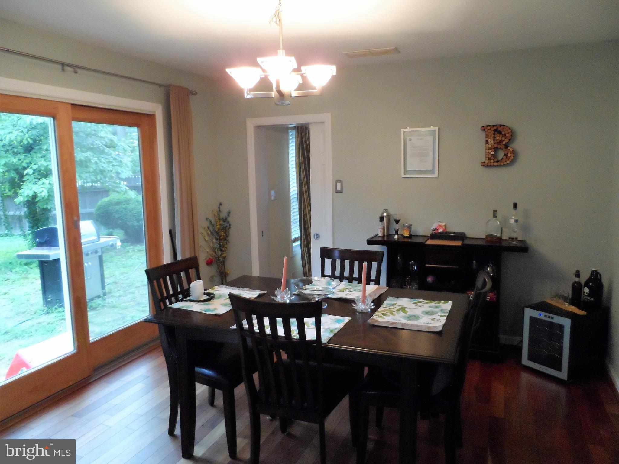562 Riverside Drive Pasadena, MD 21122 - Photo 10 of 18 Dining Room w/Slider Walkout