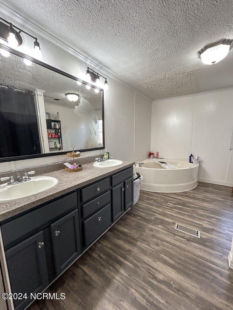 956 Cartertown Road Clinton, NC 28328 - Photo 10 of 11 master bath