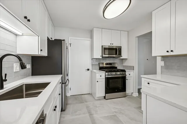 $240,000 | 5136 Cheshire Road, Unit 5136, Gurnee, IL 60031