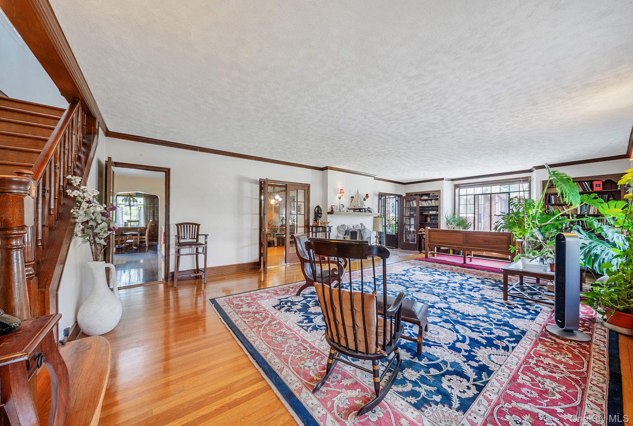 18240 Avon Road Queens, NY 11432 - Photo 3 of 30 Living room