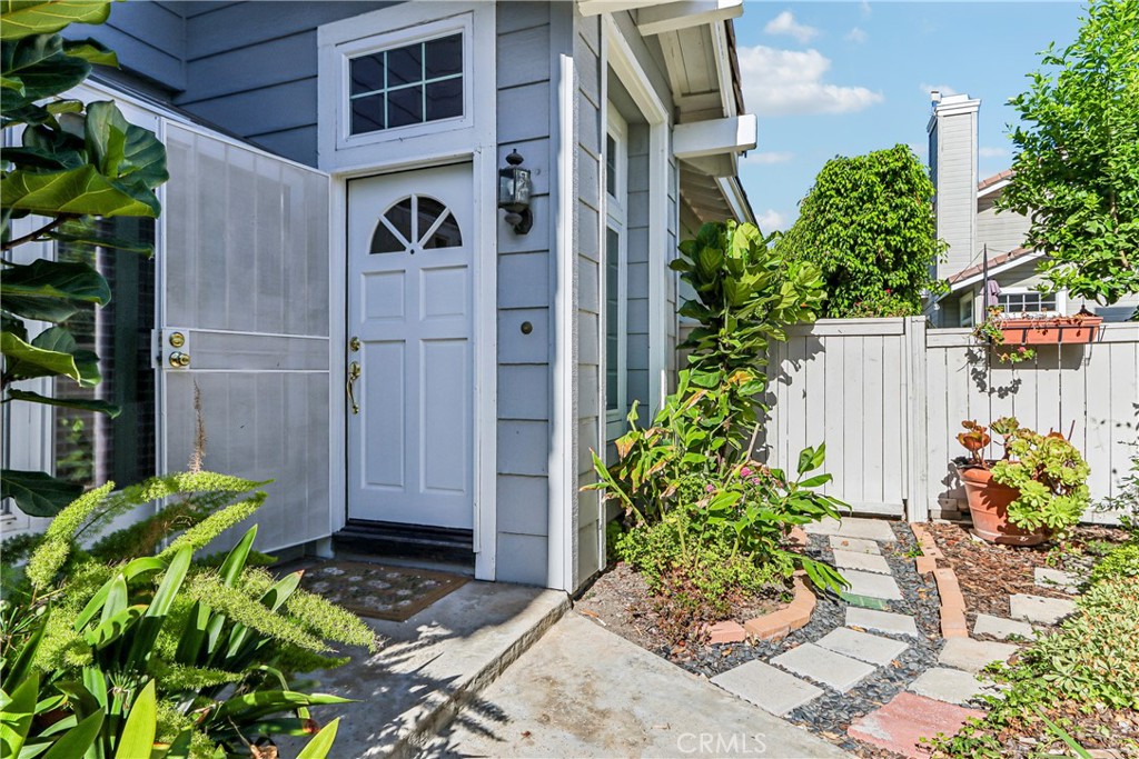 13595 Banyon Road Tustin, CA 92782 - Photo 4 of 44 Gallery Image 4