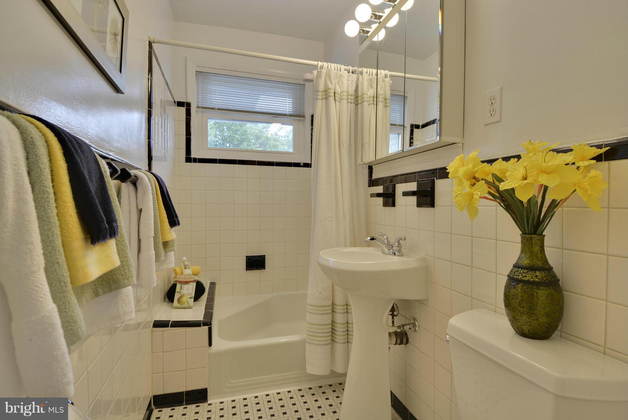 5359 Pooks Hill Road, Unit 401 Bethesda, MD 20814 - Photo 14 of 29 Bath (Master)