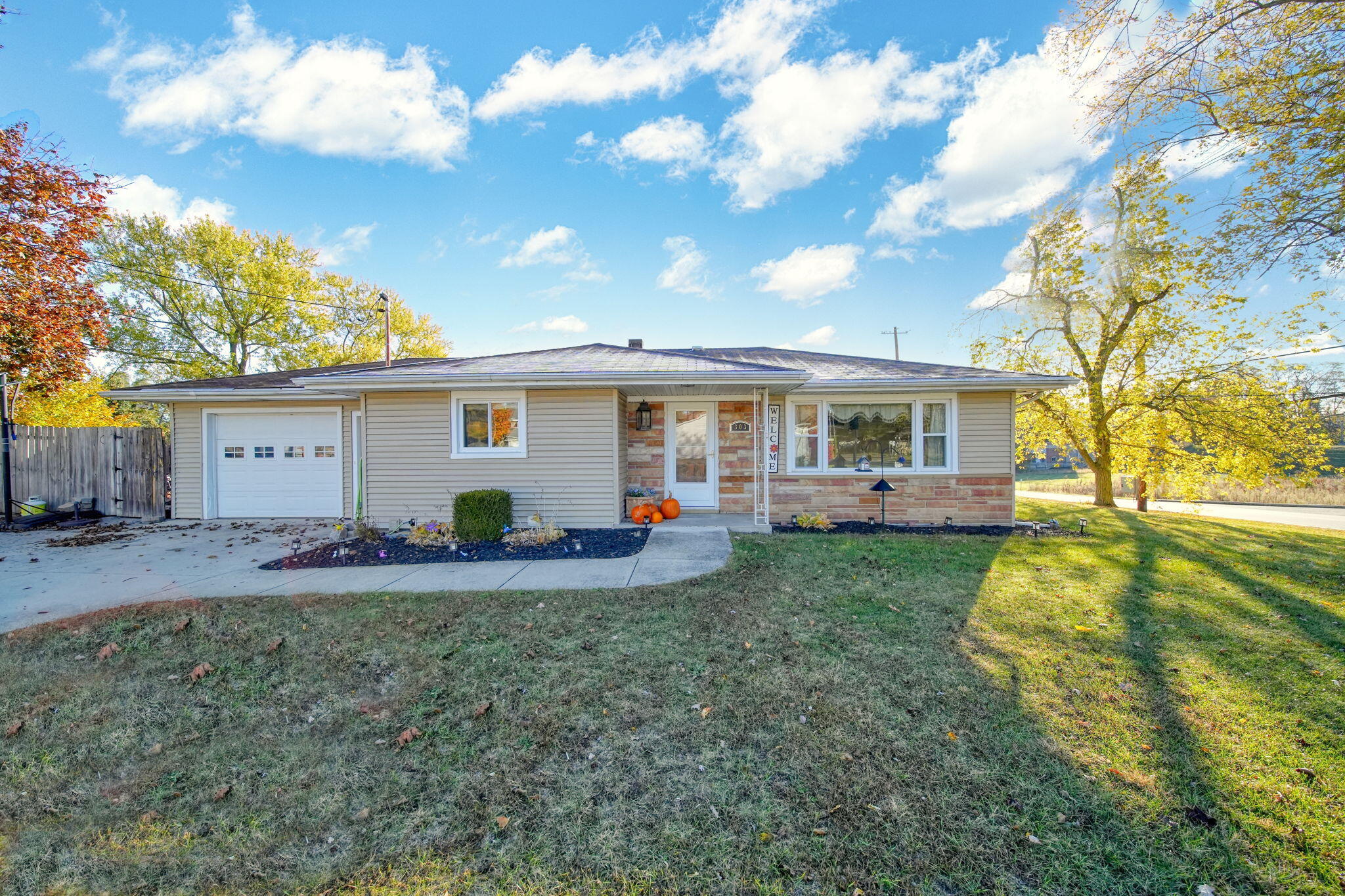 303 Tecumseh Street Brooklyn, MI 49230 - Photo 4 of 41 2-web-or-mls-DSC01326_HDR