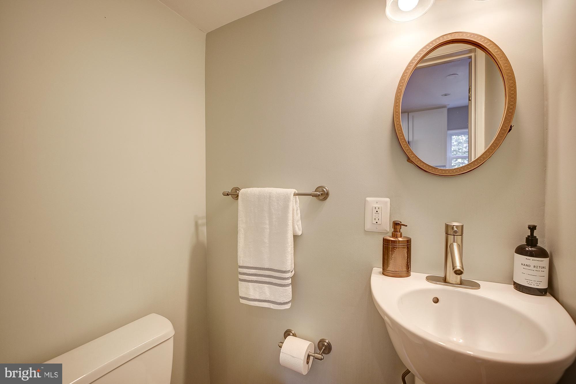 2045 North Brandywine Street Arlington, VA 22207 - Photo 14 of 32