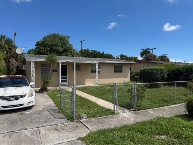 $300,000 | 1441 8th Street, West Palm Beach, FL 33401