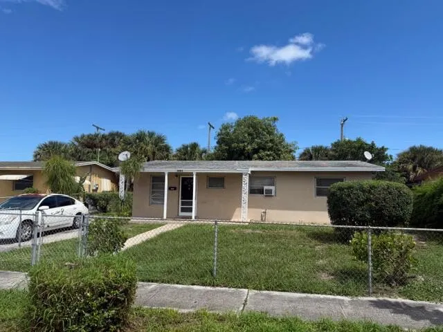 $300,000 | 1441 8th Street, West Palm Beach, FL 33401