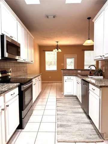 $1,800 | 213 Summerhaze Circle, The Woodlands, TX 77382