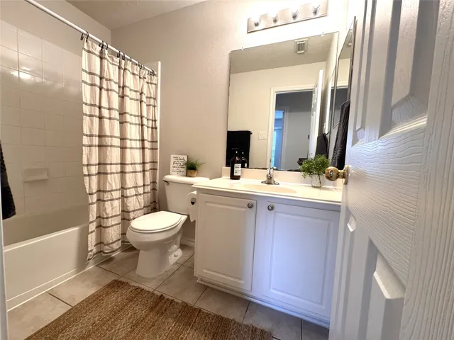 $1,800 | 213 Summerhaze Circle, The Woodlands, TX 77382