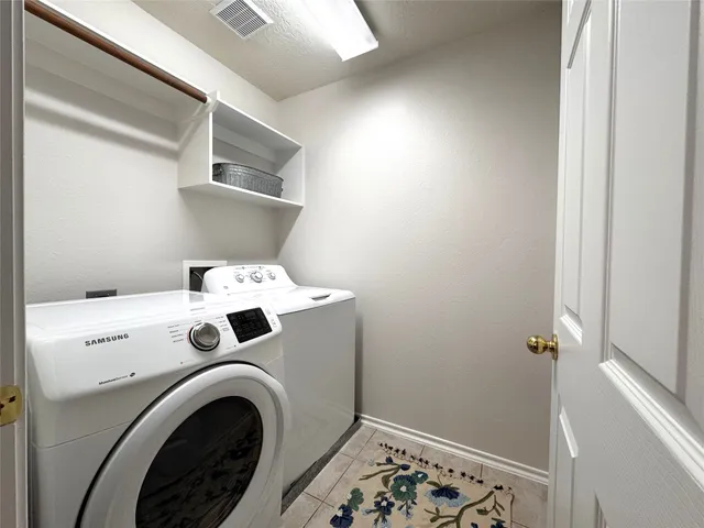 $1,800 | 213 Summerhaze Circle, The Woodlands, TX 77382