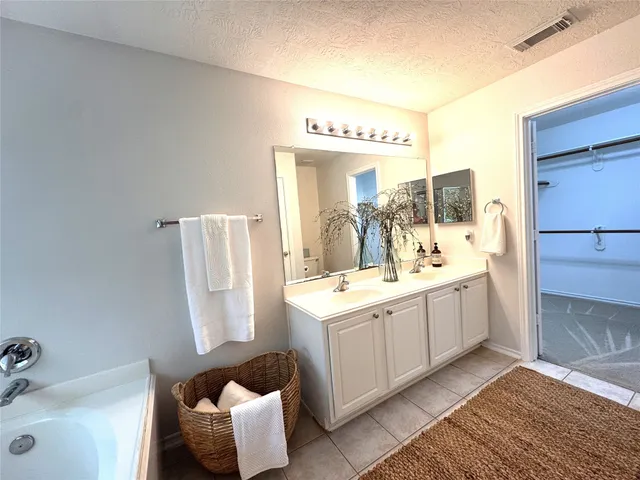 $1,800 | 213 Summerhaze Circle, The Woodlands, TX 77382