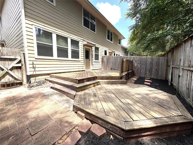 $1,800 | 213 Summerhaze Circle, The Woodlands, TX 77382