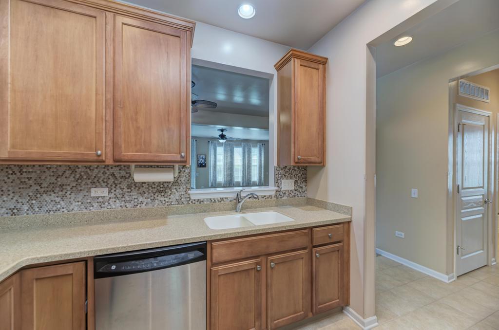 2886 Edgewater Drive Elgin, IL 60124 - Photo 7 of 31