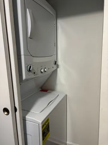 $2,100 | 231 Sunset Court, Unit 231, Vernon Hills, IL 60061