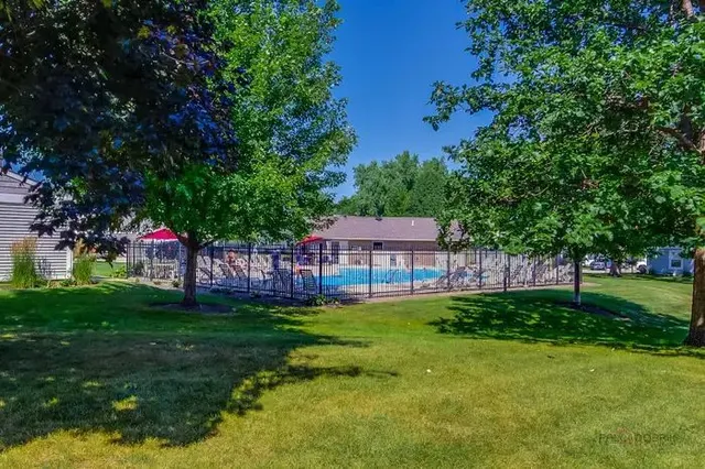 $2,100 | 231 Sunset Court, Unit 231, Vernon Hills, IL 60061