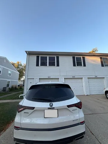 $2,100 | 231 Sunset Court, Unit 231, Vernon Hills, IL 60061