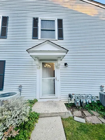 $2,100 | 231 Sunset Court, Unit 231, Vernon Hills, IL 60061