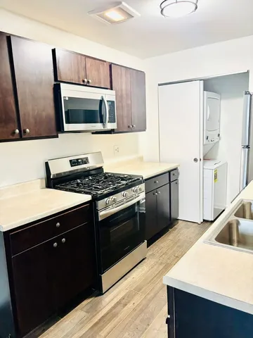 $2,100 | 231 Sunset Court, Unit 231, Vernon Hills, IL 60061