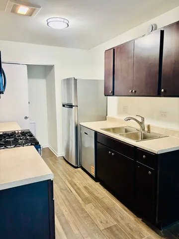 $2,100 | 231 Sunset Court, Unit 231, Vernon Hills, IL 60061