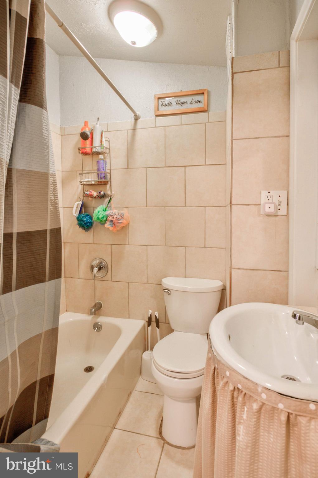 4124 Ronis Road Baltimore, MD 21208 - Photo 16 of 23 Main bathroom