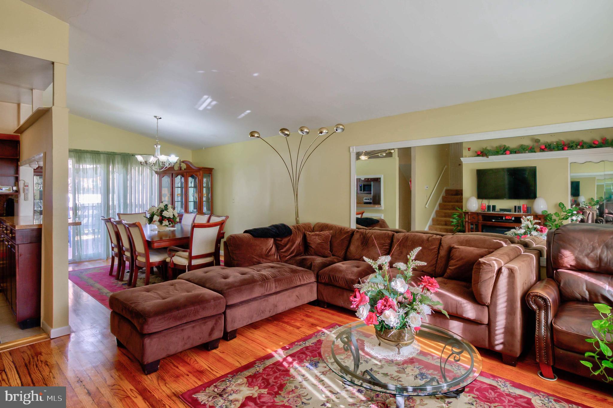 4124 Ronis Road Baltimore, MD 21208 - Photo 3 of 23 Gleaming hardwood floors