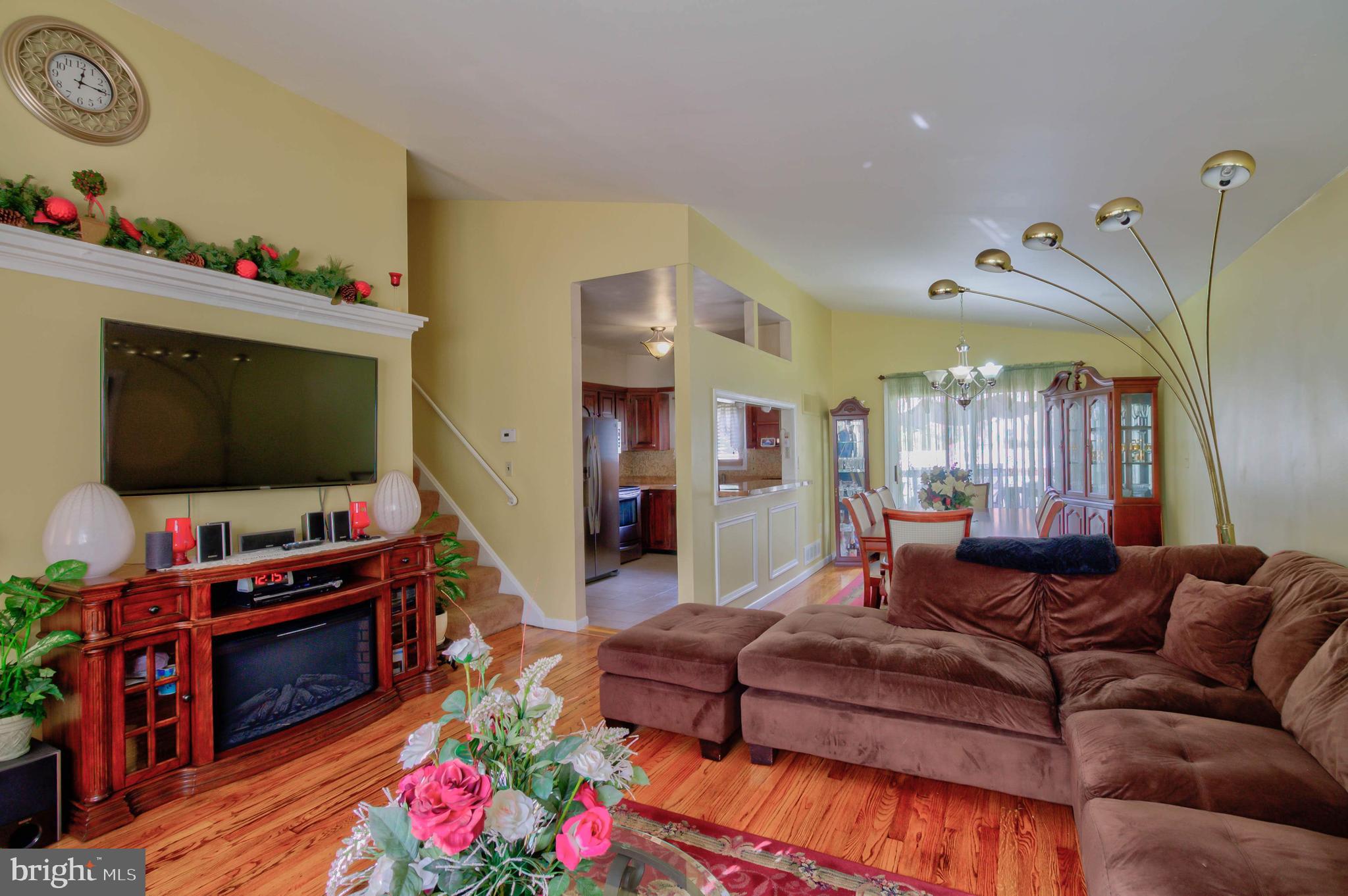 4124 Ronis Road Baltimore, MD 21208 - Photo 4 of 23 Open concept entertaining