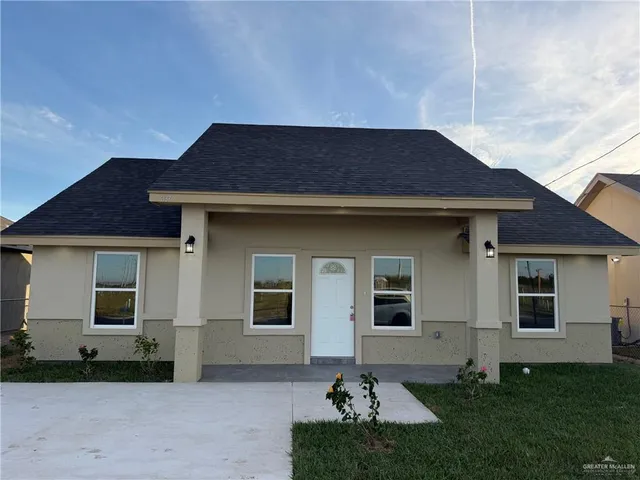a house view with a backyard space