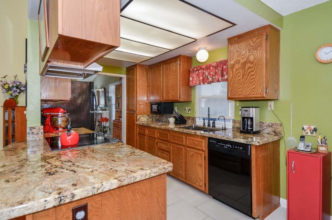 3521 Chauncey Road Oceanside, CA 92056 - Photo 8 of 24 Granite Counter Tops
