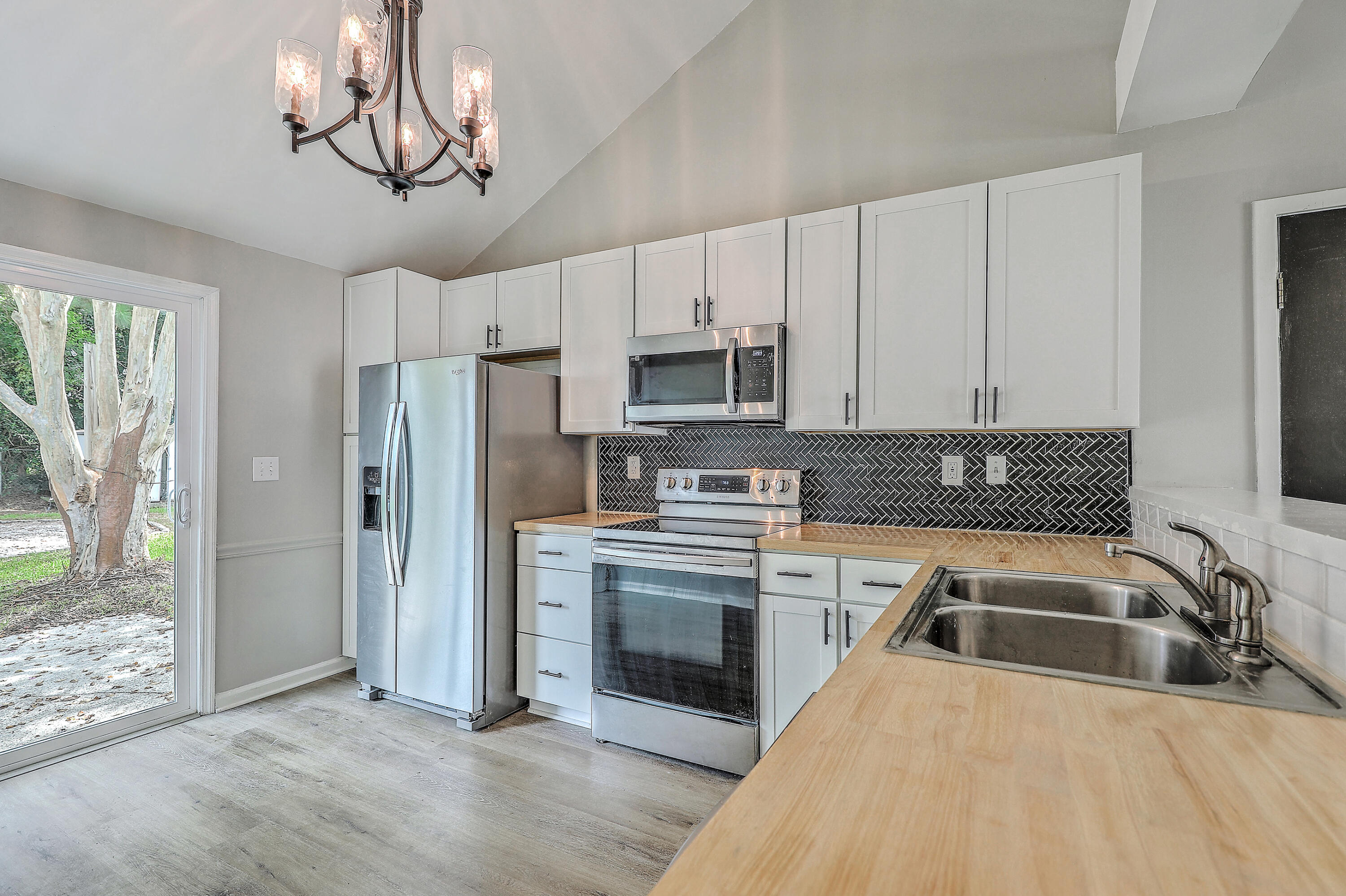 201 Two Hitch Road Goose Creek, SC 29445 - Photo 8 of 29 Tile backsplash