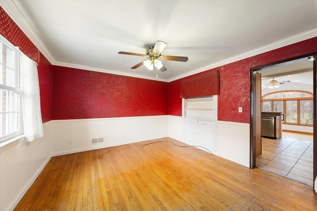 28 Barnesdale Road Natick, MA 01760 - Photo 19 of 33 a view of an empty room with window
