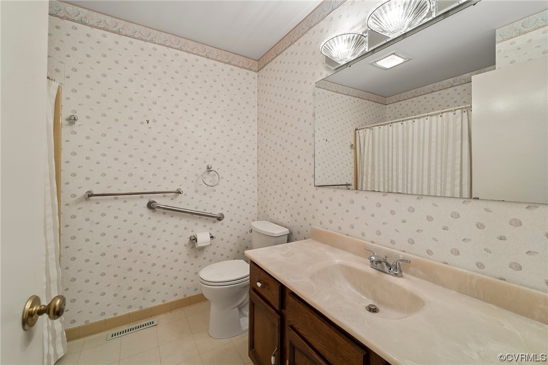401 Nottingham Drive Colonial Heights, VA 23834 - Photo 23 of 44 a bathroom with a sink toilet and shower