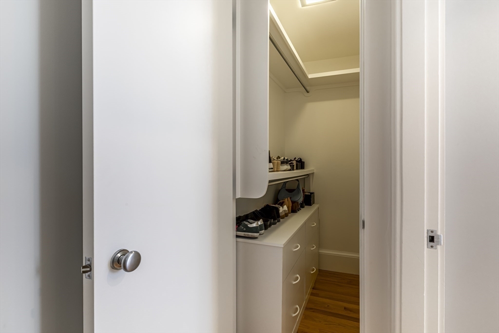 33 Bay State Road, Unit 3 Boston, MA 02215 - Photo 18 of 25 a bathroom with a mirror