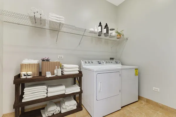 $5,500 | 757 North Orleans Street, Unit 2204, Chicago, IL 60654