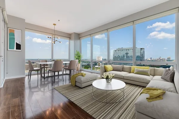 $5,500 | 757 North Orleans Street, Unit 2204, Chicago, IL 60654