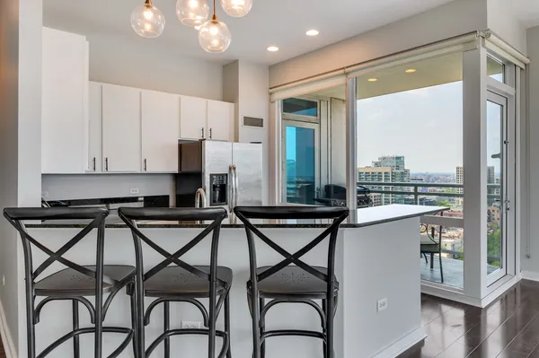 $5,500 | 757 North Orleans Street, Unit 2204, Chicago, IL 60654