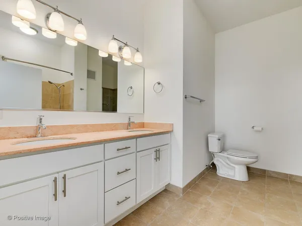 $5,500 | 757 North Orleans Street, Unit 2204, Chicago, IL 60654