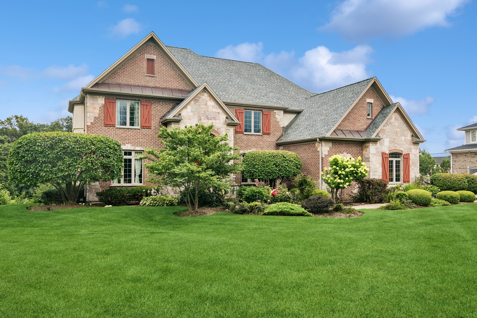 22292 North Prairie Lane Kildeer, IL 60047 - Photo 4 of 85 a front view of a house with a garden and plants