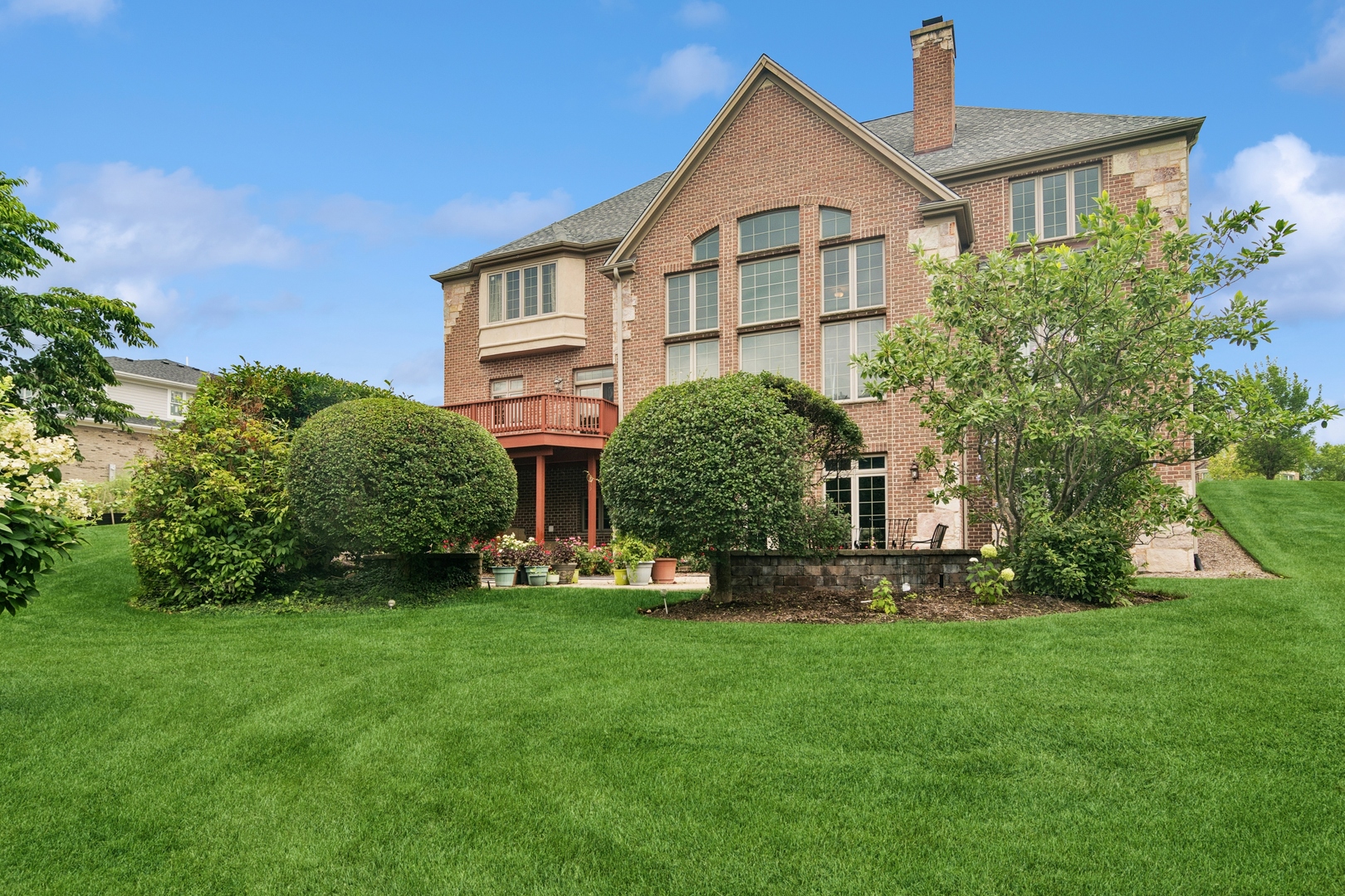 22292 North Prairie Lane Kildeer, IL 60047 - Photo 72 of 85 a front view of a house with a garden