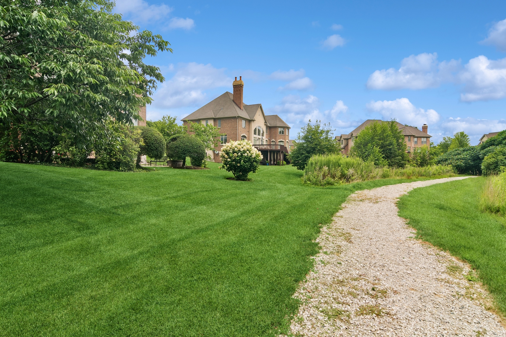 22292 North Prairie Lane Kildeer, IL 60047 - Photo 76 of 85 a front view of a house with garden