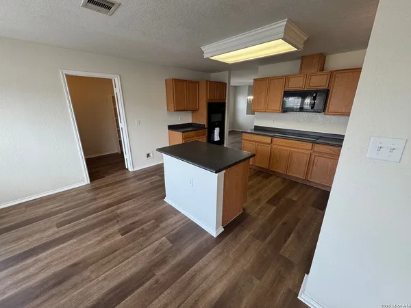 $1,995 | 6821 Riverwood, Live Oak, TX 78233