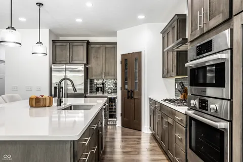 $975,000 | 7716 Traders Hollow Lane, Indianapolis, IN 46278