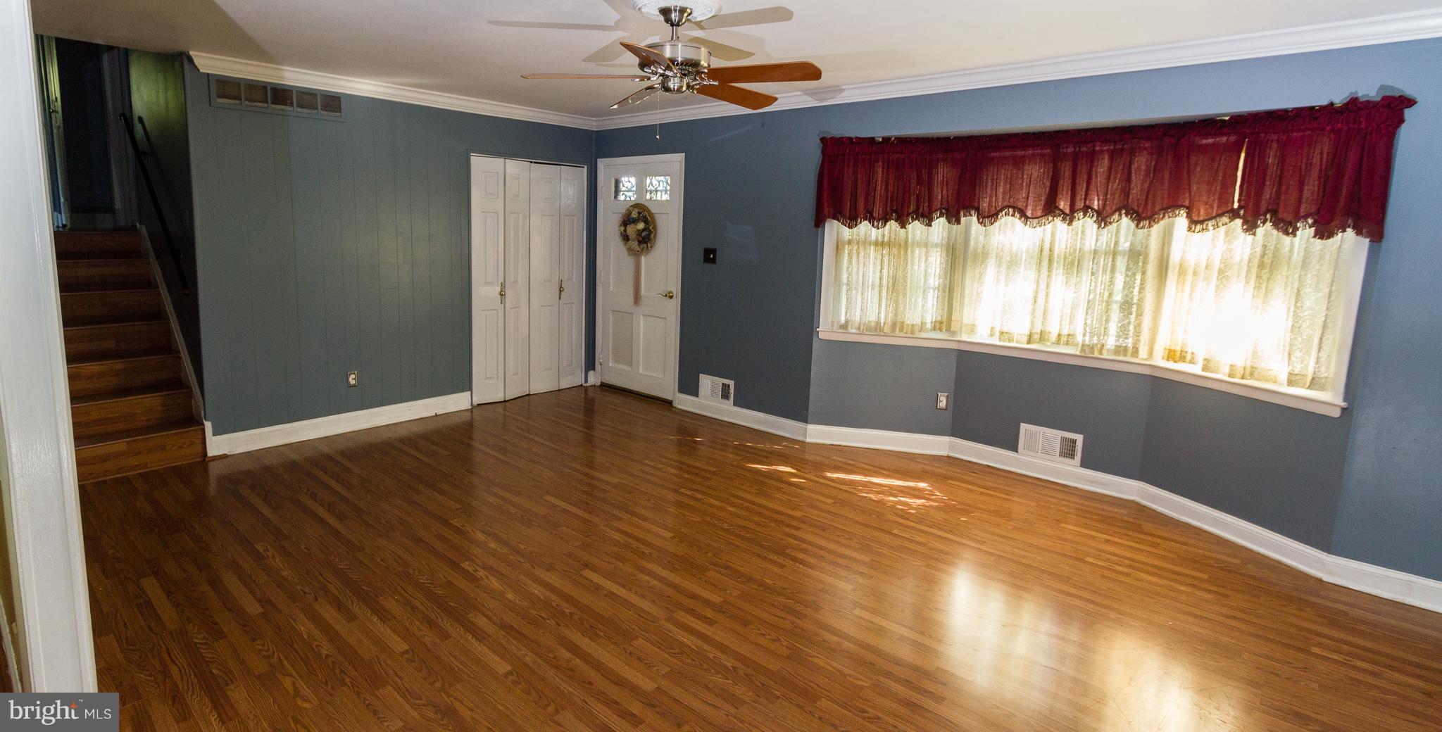 2110 Cider Mill Road Baltimore, MD 21234 - Photo 16 of 30 Living Room - Bay window and Pergo floor