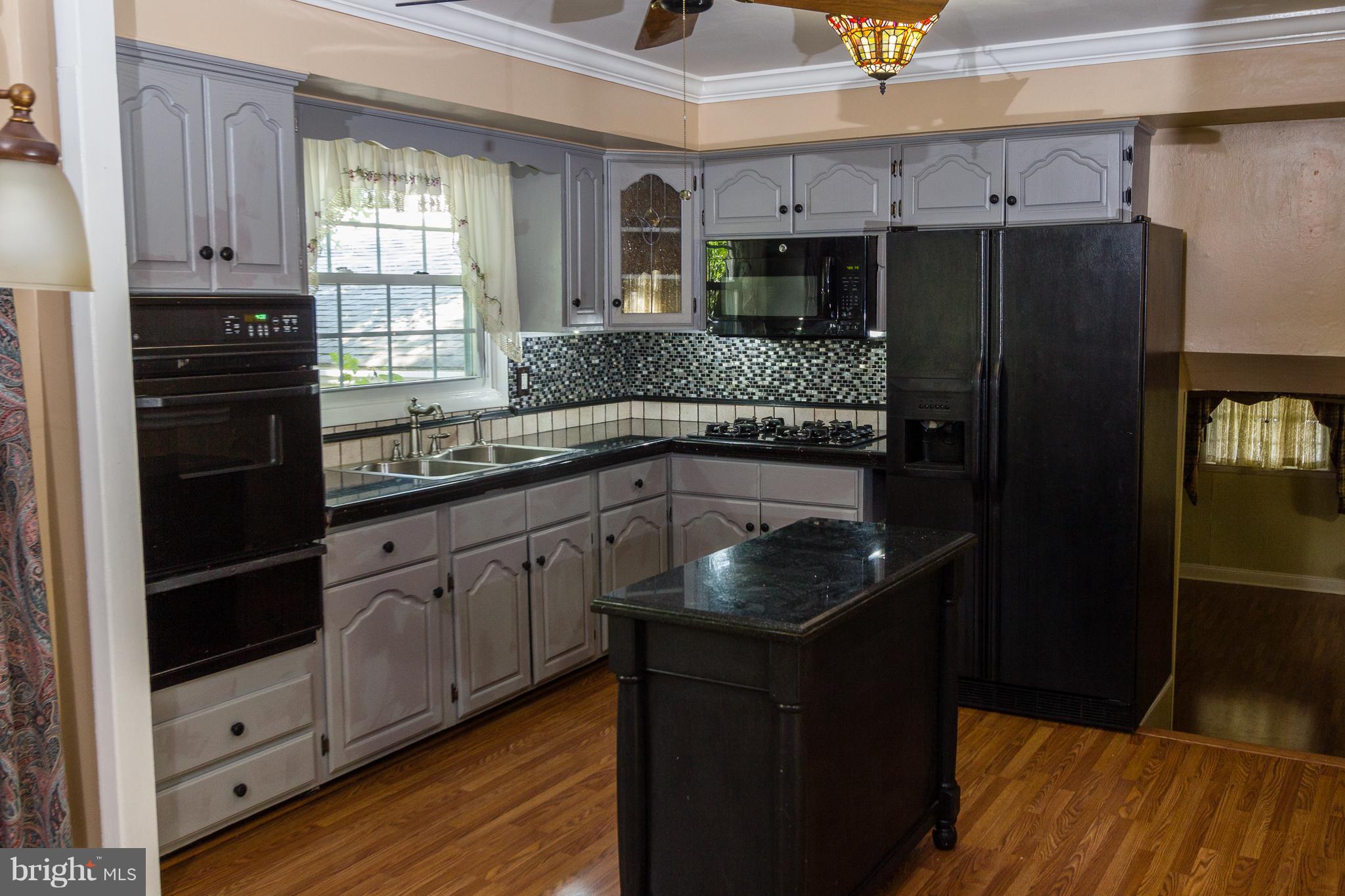2110 Cider Mill Road Baltimore, MD 21234 - Photo 5 of 30 Kitchen - Granite counters and Pergo floor
