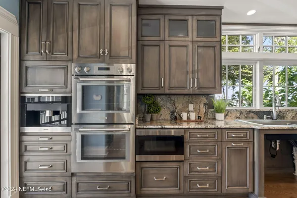 a view of entryway and hall